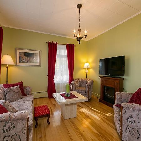 Auberge Gite Maison Des Lilas La Malbaie Rum bild