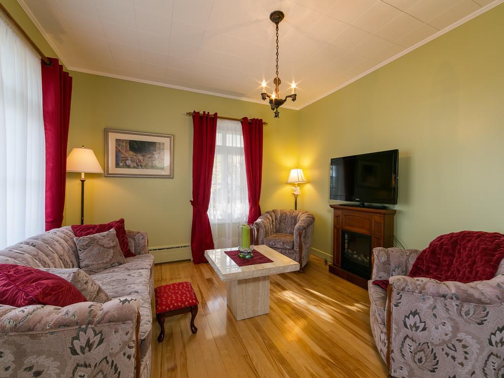 Auberge Gite Maison Des Lilas La Malbaie Rum bild